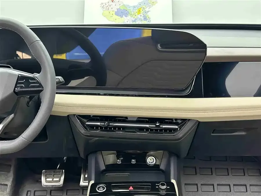 Audi Q6L e-tron 2026 First Launch Pilot Edition 2025 — миниатюра 3