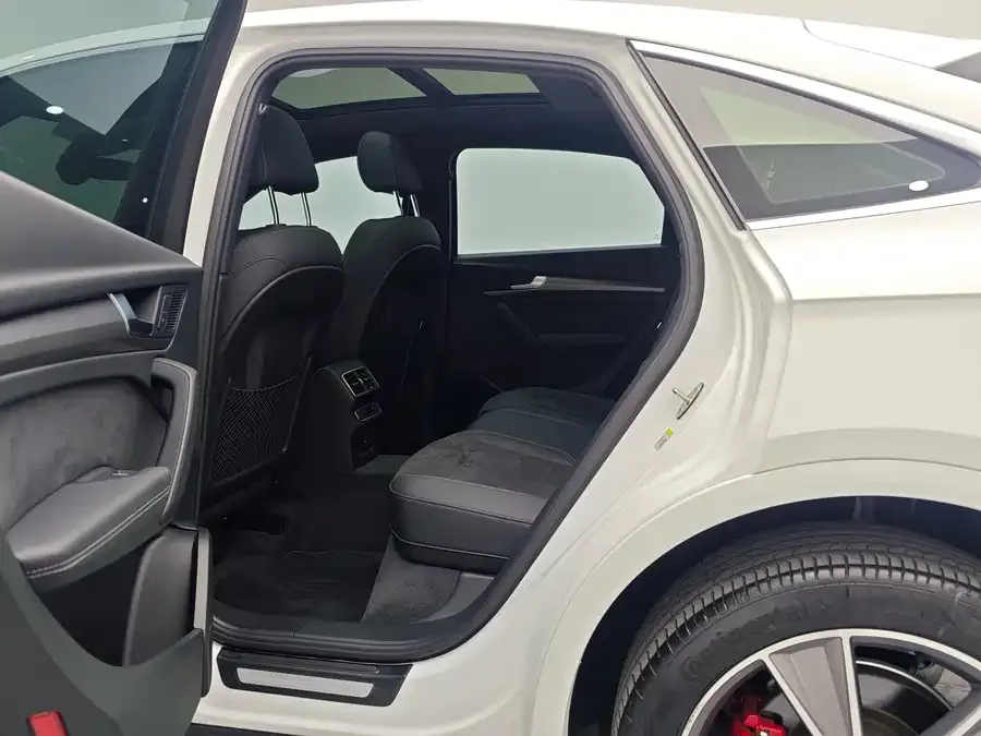 Audi Q5L Sportback 2022 facelift 45 TFSI luxury model 2022 — миниатюра 5