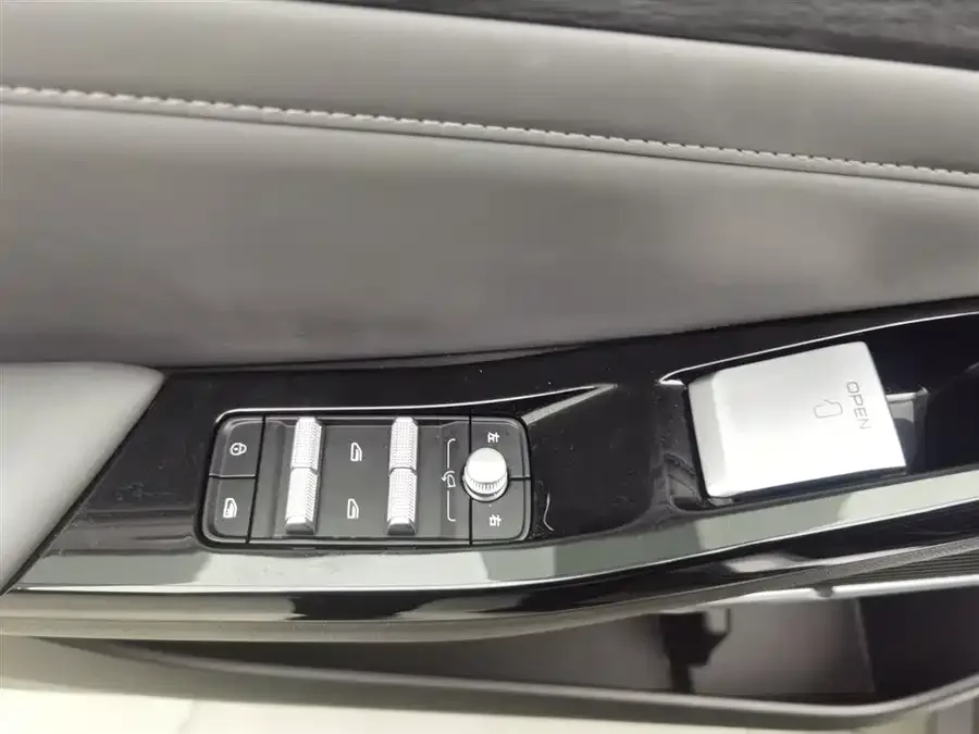 Geely Galaxy L6 Galaxy L6 2025 EM-i 140km Starship Edition 2025 — миниатюра 3