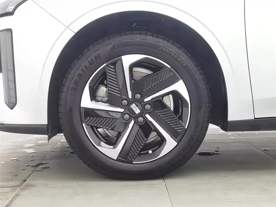 Geely Galaxy L6 Galaxy L6 2025 EM-i 140km Starship Edition 2025 — миниатюра 5