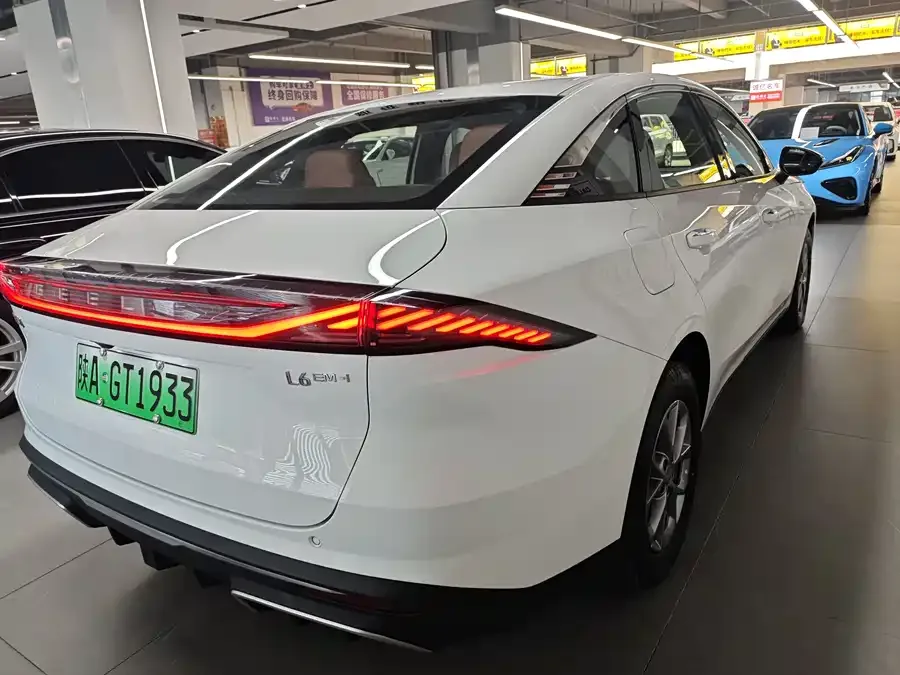 Geely Galaxy L6 Galaxy L6 2025 EM-i 60km Launch Edition 2025 — миниатюра 5