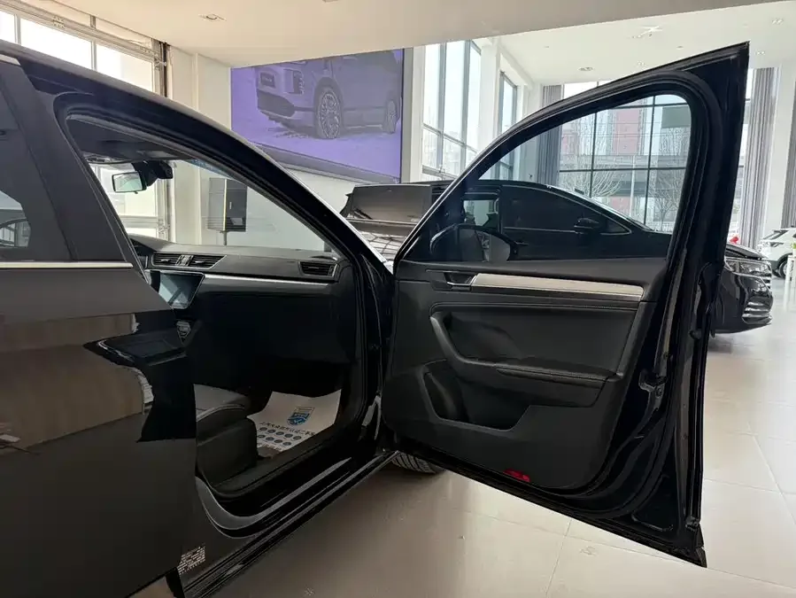 Skoda SuperB Superpa 2024 TSI280 DSG Exclusive Edition 2024 — миниатюра 3