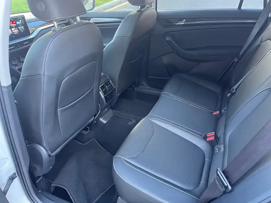 Skoda Kodiaq Kodiak 2024 TSI330 5-seater two-wheel drive powerful version 2024 — миниатюра 2