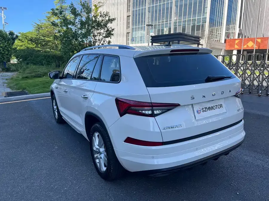 Skoda Kodiaq Kodiak 2024 TSI330 5-seater two-wheel drive powerful version 2024 — миниатюра 3
