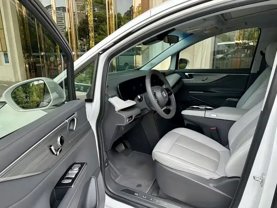 Buick GL8 2025 Lu Zun Zhixiang Edition 2025 — миниатюра 2