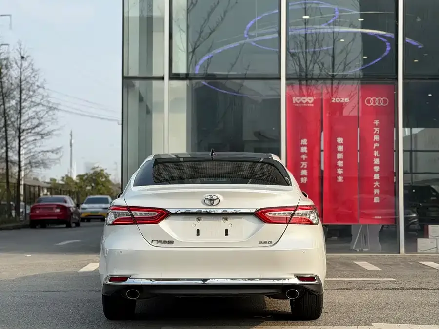 Toyota Camry Camry 2023 2.5G Deluxe Edition 2026 — миниатюра 2