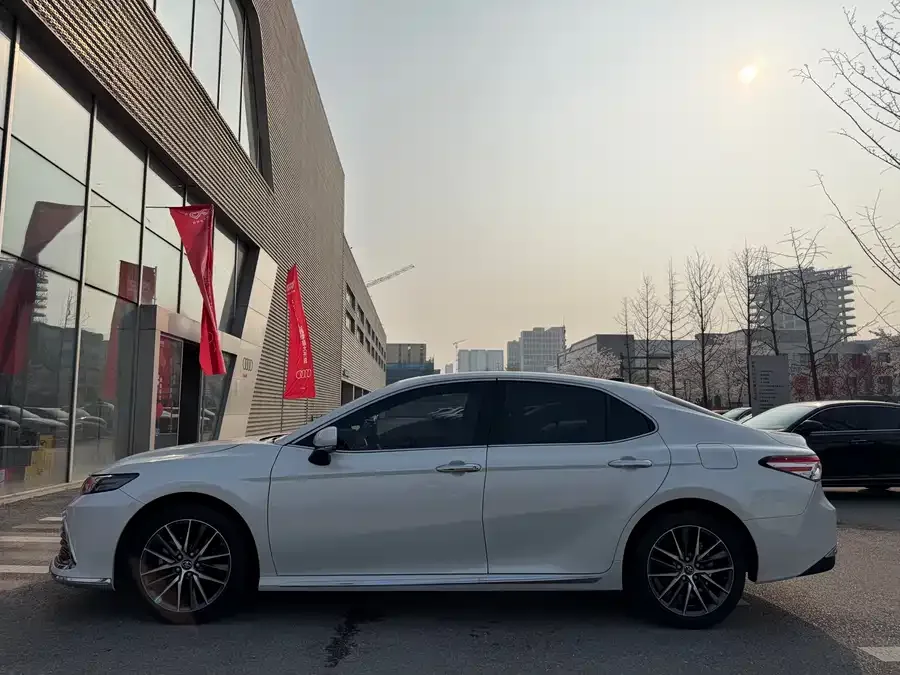 Toyota Camry Camry 2023 2.5G Deluxe Edition 2026 — миниатюра 4