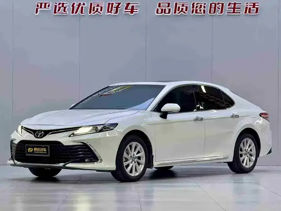 Toyota Camry Camry 2019 2.0G Deluxe Edition National VI 2023 — фото 1, купить с доставкой в Москву