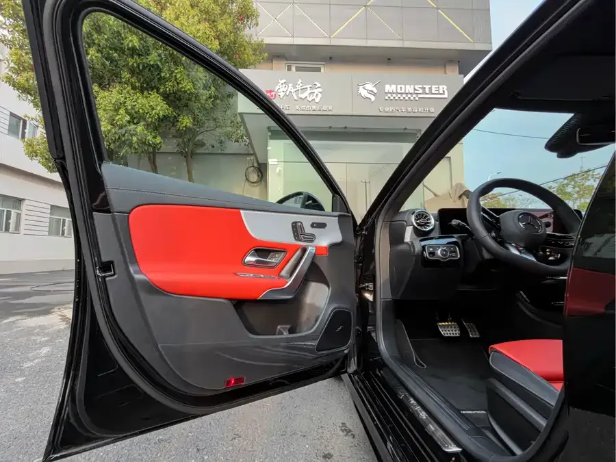 Mercedes-Benz A-Class AMG Mercedes-Benz A-Class AMG (Imported) 2025 AMG A 35 4MATIC 2026 — миниатюра 3