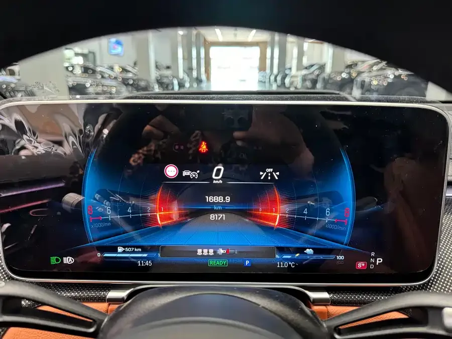 Mercedes-Benz S-Class AMG New Energy Mercedes-Benz S-Class AMG New Energy 2024 AMG S 63 LE Performance 2024 — миниатюра 4