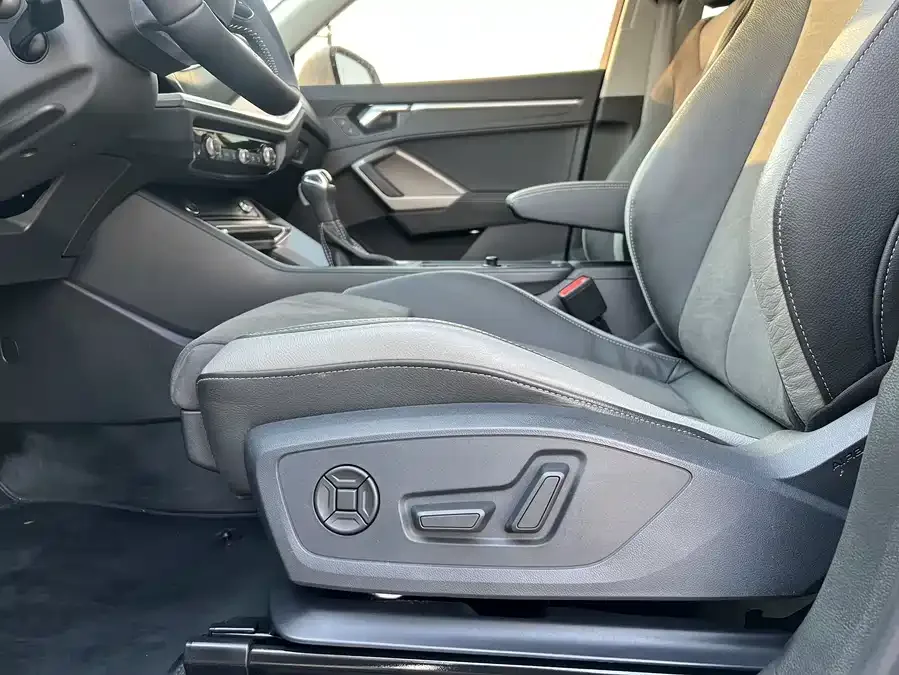 Audi Q3 2023 35 TFSI Fashion Dynamic Edition (1.4T) 2023 — миниатюра 2