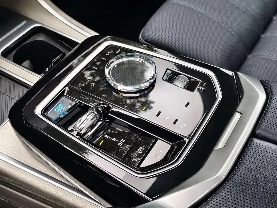 BMW i7 M70L 2023 M70L 2024 — миниатюра 4