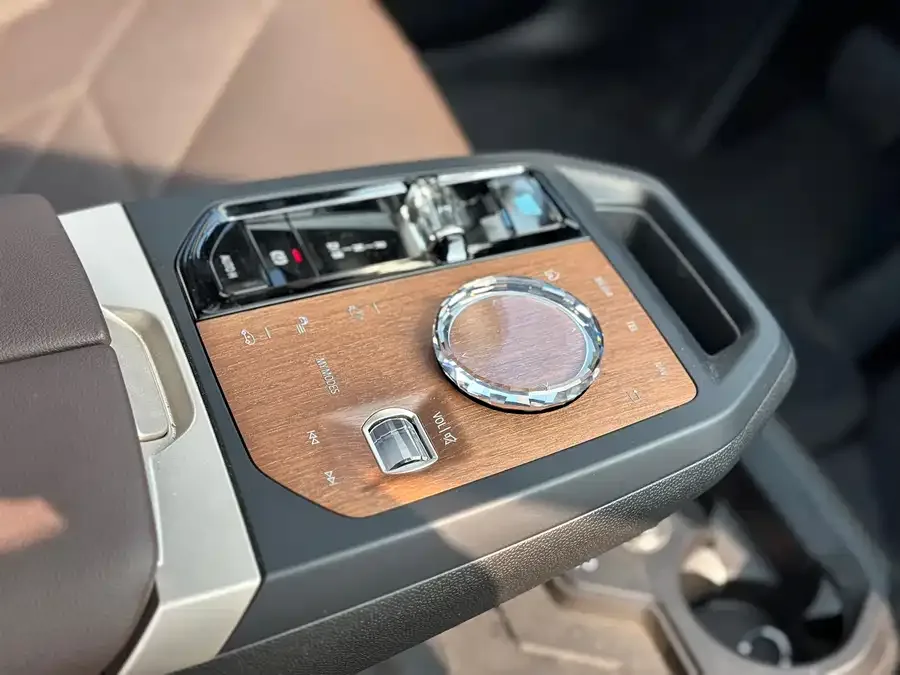 BMW iX M60 2023 M60 2025 — миниатюра 3