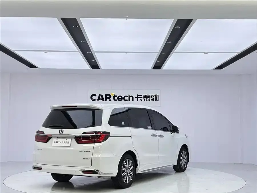Honda Odyssey 2024 Odyssey 2.0L e:HEV Elite Edition 2024 — миниатюра 2
