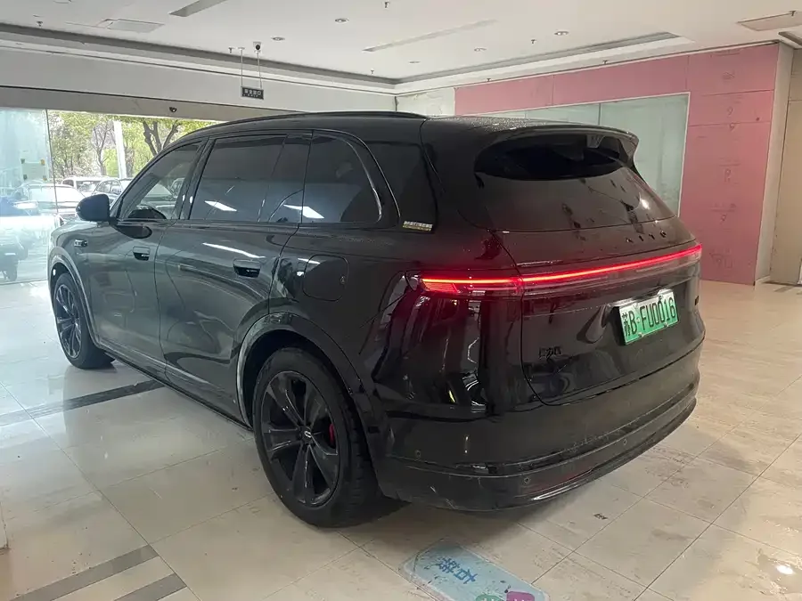 AITO M7 Wenjie M7 2026 Extended Range Ultra 4WD 6-Seater (192-line LiDAR) 2026 — миниатюра 3