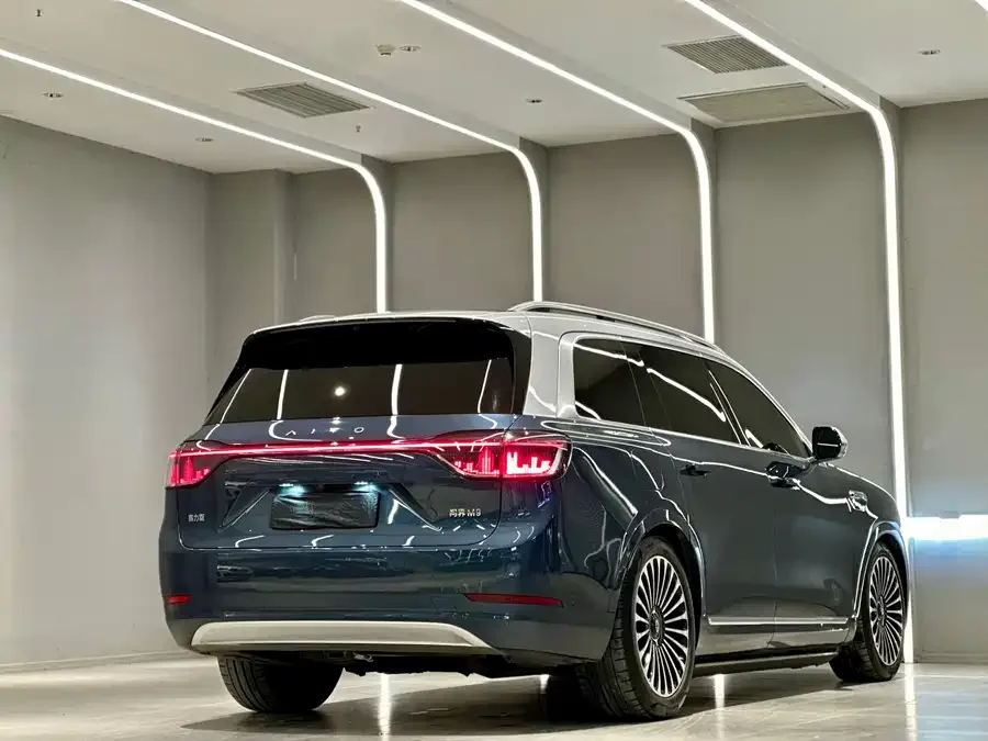AITO M9 M9 2024 Extended Range Ultra Edition 42kWh 6-seater Edition 2024 — миниатюра 3