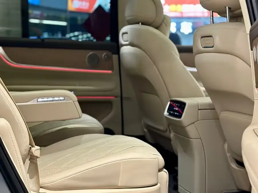 AITO M9 M9 2024 Extended Range Ultra Edition 42kWh 6-seater Edition 2024 — миниатюра 5