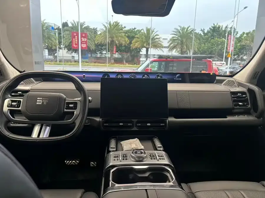 Cross G700 2025 G700 Wilderness Edition 6-seater 2025 — миниатюра 2