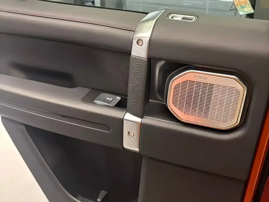 Cross G700 2025 G700 Wilderness Edition 6-seater 2025 — миниатюра 5