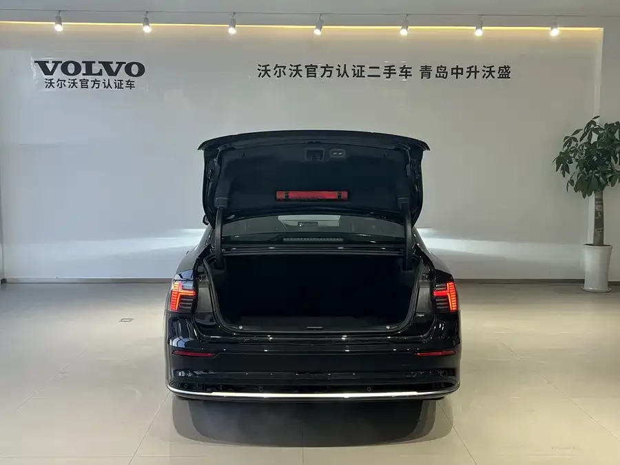 Volvo S90 2026 B5 Zhiyi Luxury Edition 2025 — миниатюра 2
