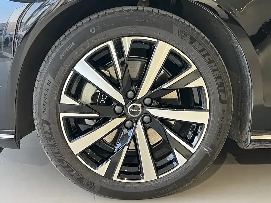 Volvo S90 2026 B5 Zhiyi Luxury Edition 2025 — миниатюра 3