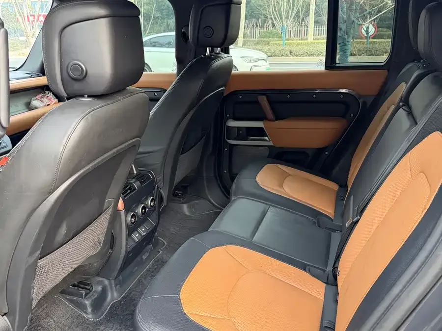 Land Rover guard Land Rover Defender 2022 110 P400 Dark Special Edition 2023 — миниатюра 3