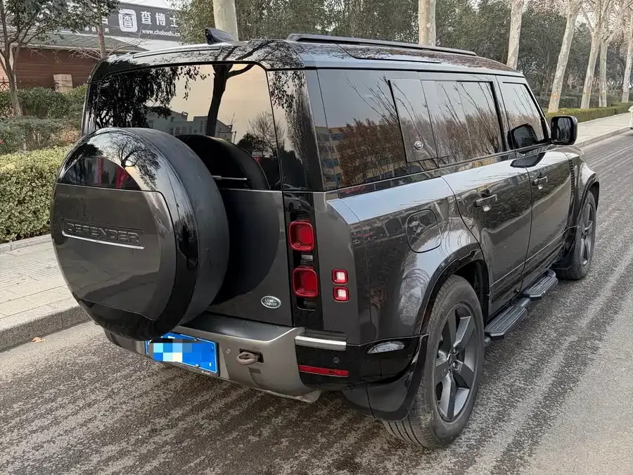 Land Rover guard Land Rover Defender 2022 110 P400 Dark Special Edition 2023 — миниатюра 5
