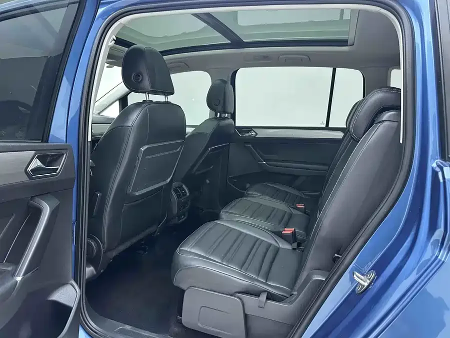 Volkswagen Touran 2021 Touran Touran L 280TSI DSG Comfort Edition 7 Seaters 2022 — миниатюра 3