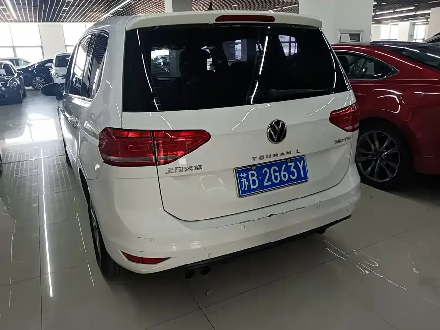 Volkswagen Touran 2021 Touran Touran L 280TSI DSG Fashion Edition 7 Seaters 2022 — миниатюра 2