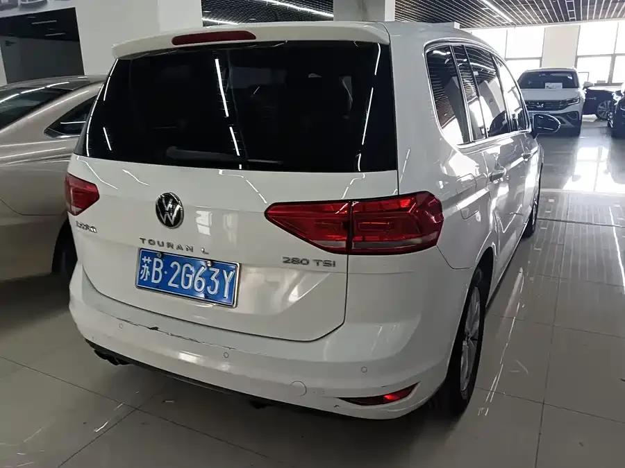 Volkswagen Touran 2021 Touran Touran L 280TSI DSG Fashion Edition 7 Seaters 2022 — миниатюра 3