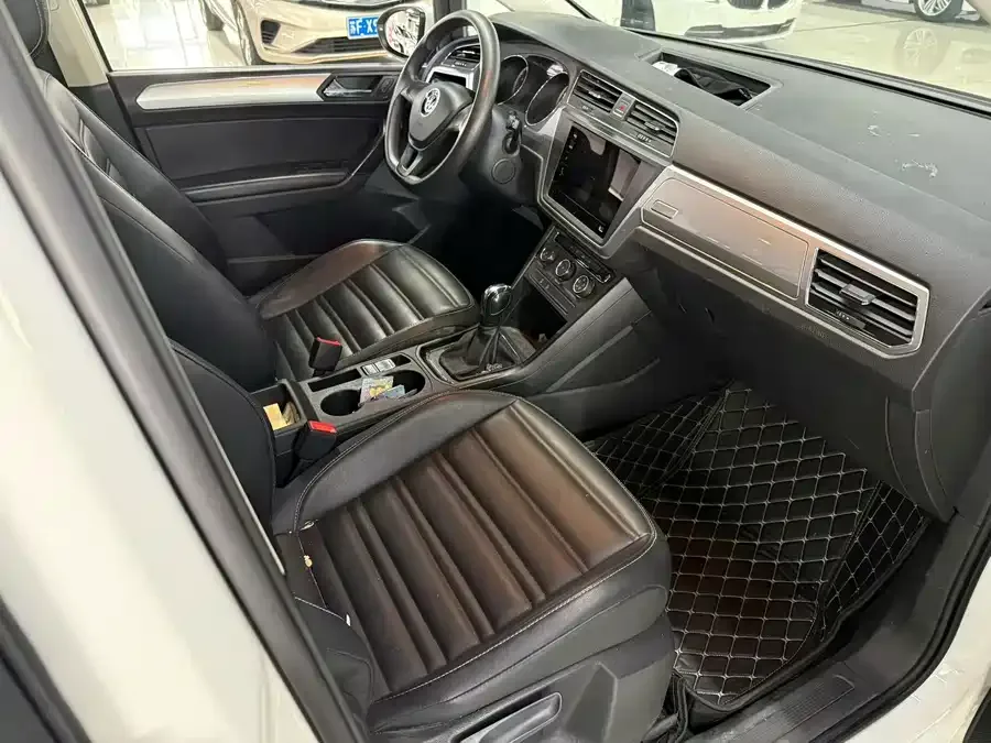 Volkswagen Touran 2021 Touran Touran L 280TSI DSG Fashion Edition 7 Seaters 2022 — миниатюра 4