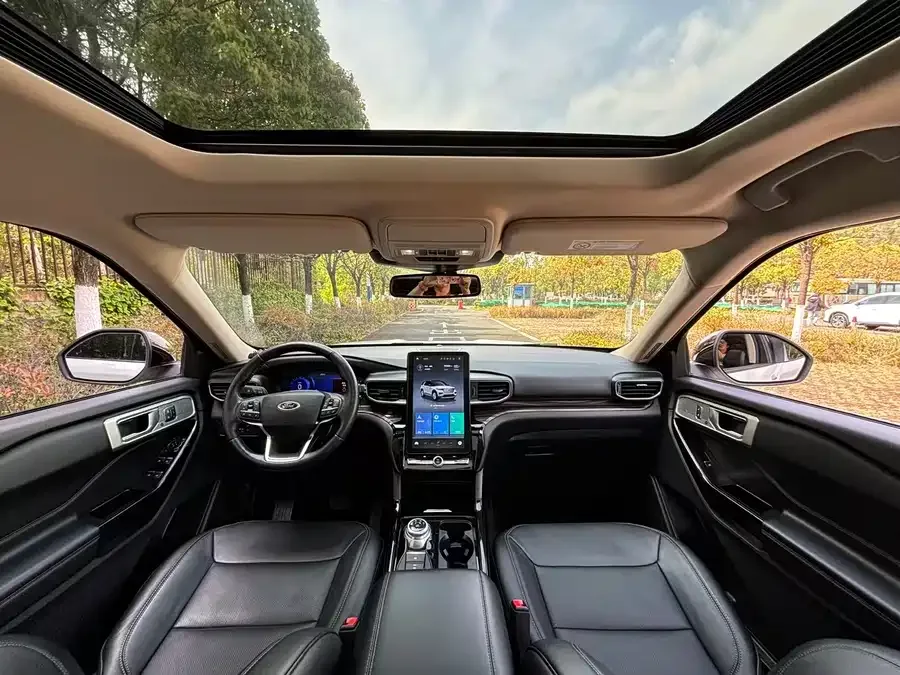 Ford Explorer Explorer 2020 EcoBoost 285 4WD Titanium Edition 7 Seaters 2022 — миниатюра 3