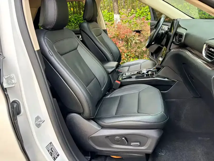 Ford Explorer Explorer 2020 EcoBoost 285 4WD Titanium Edition 7 Seaters 2022 — миниатюра 4