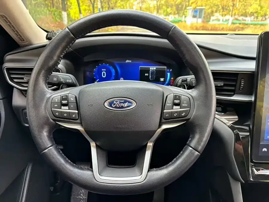 Ford Explorer Explorer 2020 EcoBoost 285 4WD Titanium Edition 7 Seaters 2022 — миниатюра 5