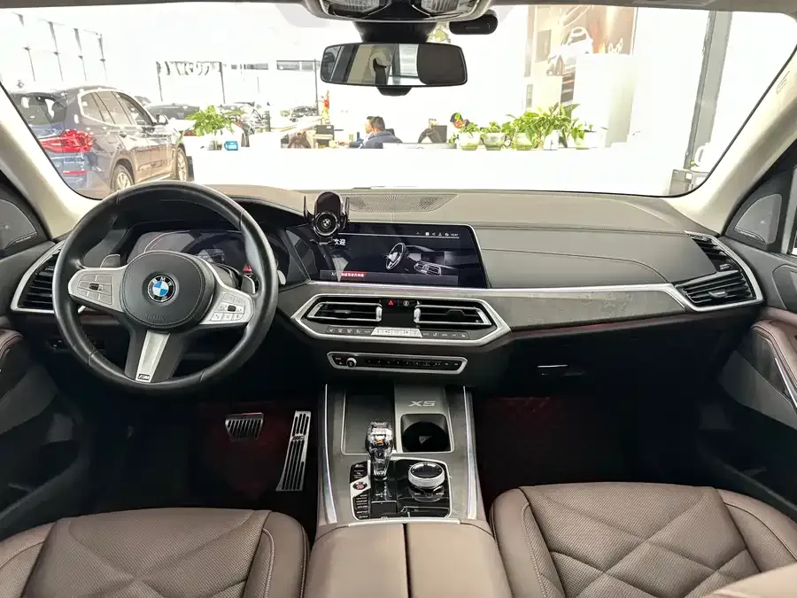 BMW X5 2022 facelift xDrive 30Li M Sport package 2023 — миниатюра 4