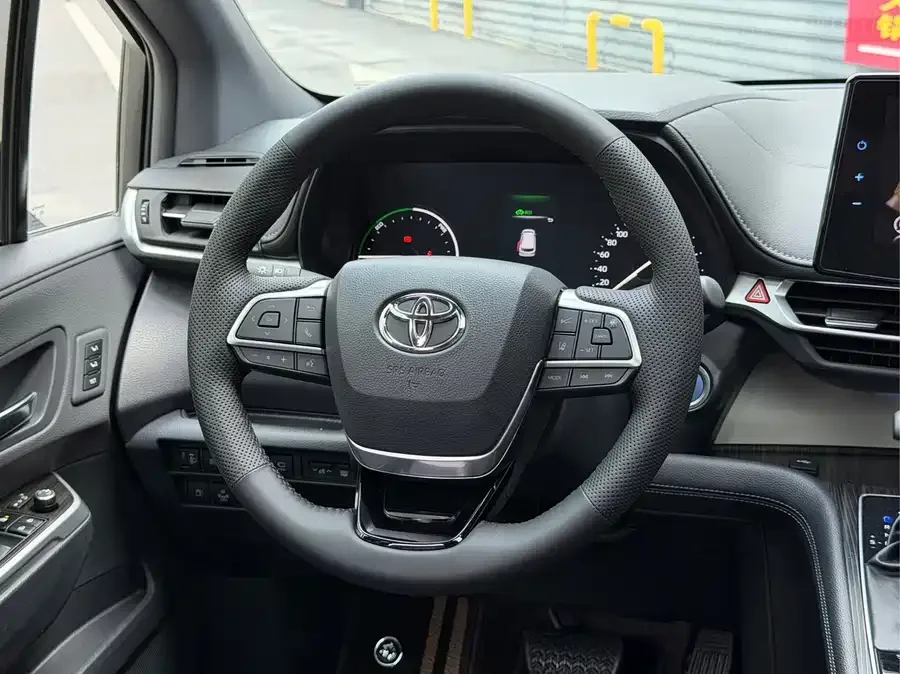 Toyota Granvia Grevia 2022 2.5L Hybrid Honor Edition 2023 — миниатюра 3