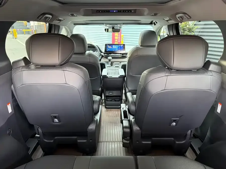 Toyota Granvia Grevia 2022 2.5L Hybrid Honor Edition 2023 — миниатюра 4