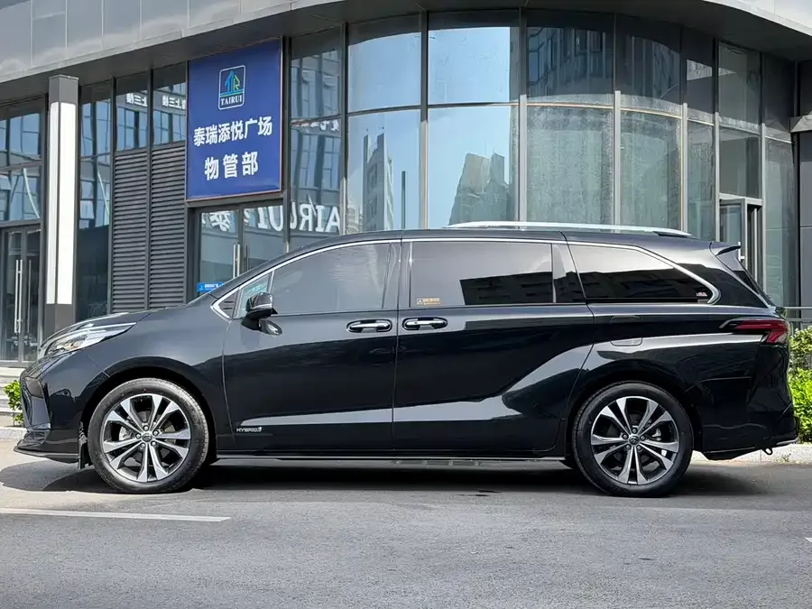 Toyota Granvia Grevia 2022 2.5L Hybrid Honor Edition 2023 — миниатюра 5