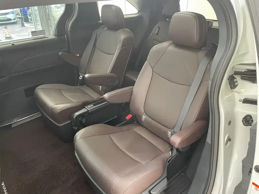 Toyota Granvia Grevia 2024 2.5L Hybrid Premium PLUS 4WD Edition 2025 — миниатюра 4