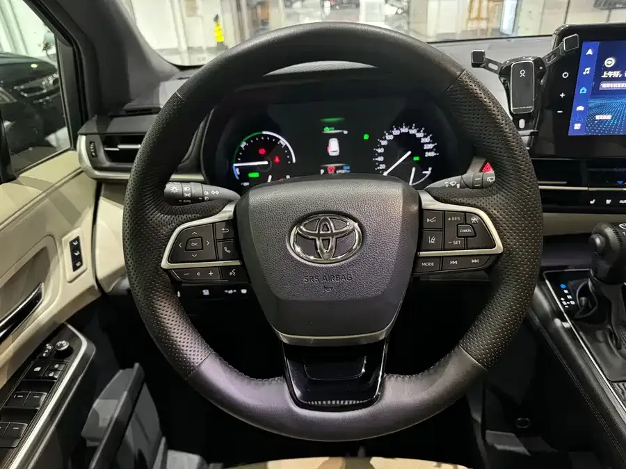 Toyota Granvia Grevia 2023 2.5L Hybrid VIP Edition 2023 — миниатюра 3