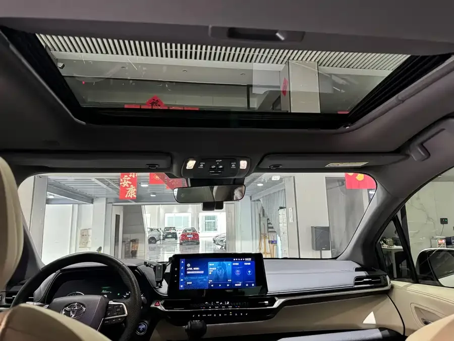 Toyota Granvia Grevia 2023 2.5L Hybrid VIP Edition 2023 — миниатюра 4