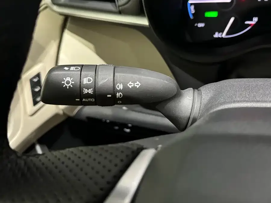 Toyota Granvia Grevia 2023 2.5L Hybrid VIP Edition 2023 — миниатюра 5