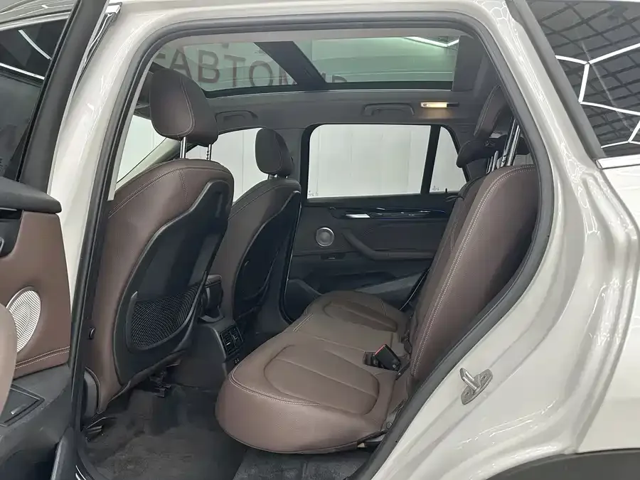 BMW X1 2022 sDrive20Li Exclusive Model 2022 — миниатюра 5