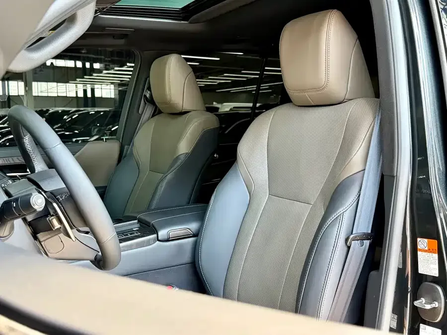 Lexus LX 2025 700h OVERTRAIL Territory Edition 2026 — миниатюра 3