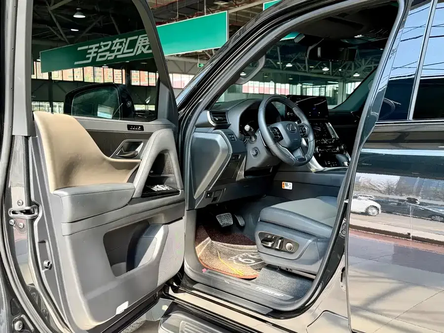 Lexus LX 2025 700h OVERTRAIL Territory Edition 2026 — миниатюра 4
