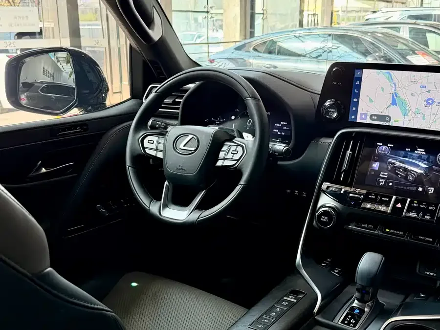 Lexus LX 2025 700h OVERTRAIL Territory Edition 2026 — миниатюра 5