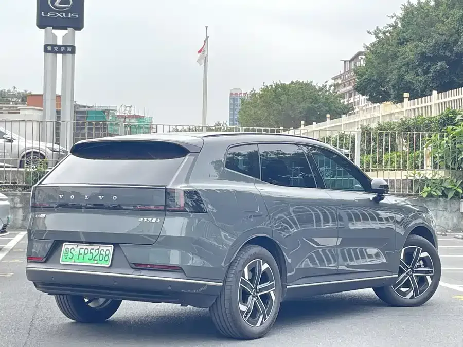 Volvo XC70 plug-in hybrid 2026 Volvo XC70 Plug-in Hybrid Two-Wheel Drive Long Range Core 2025 — миниатюра 3