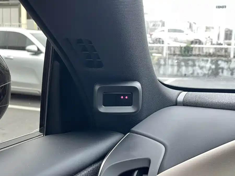 Volvo XC70 plug-in hybrid 2026 Volvo XC70 Plug-in Hybrid Two-Wheel Drive Long Range Core 2025 — миниатюра 5