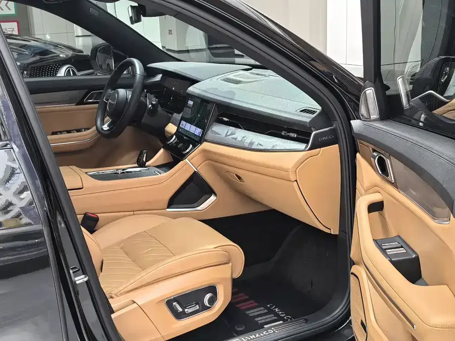 Lynk & Co 09 EM-P Lynk & Co 09 EM-P 2023 2.0TD EM-P 4WD Asian Games Administrative Edition 5-seater 2023 — миниатюра 3