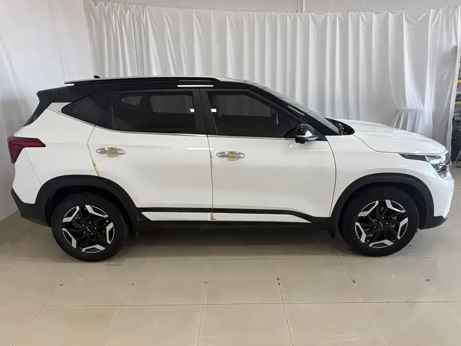 Kia Cyrus (Seltos) 2023 CYTUS 1.5L CVT Premium Edition 2022 — миниатюра 2